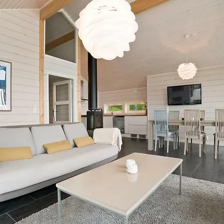 Lyngen Cabin *