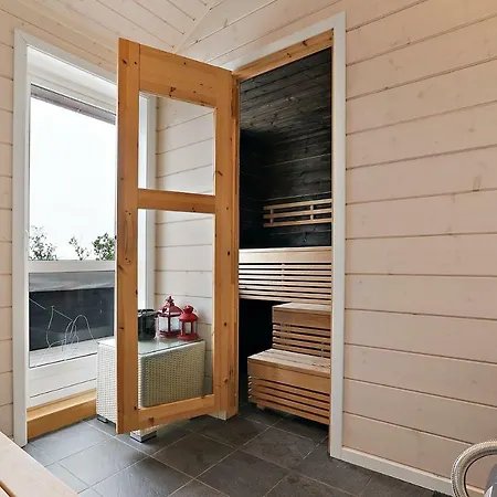 Lyngen Cabin *