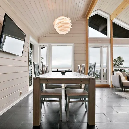 Lyngen Cabin * Nord-Lenangen